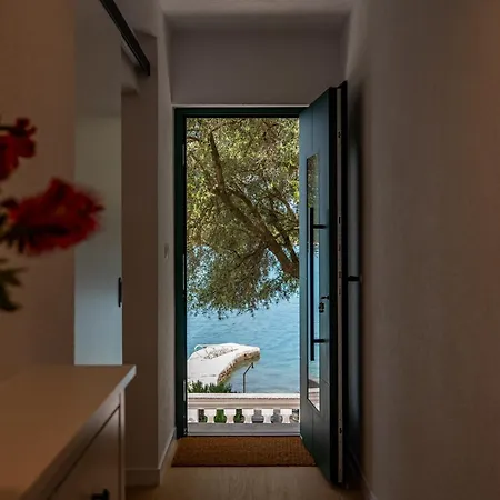 Beachfront Ruskovic Appartement